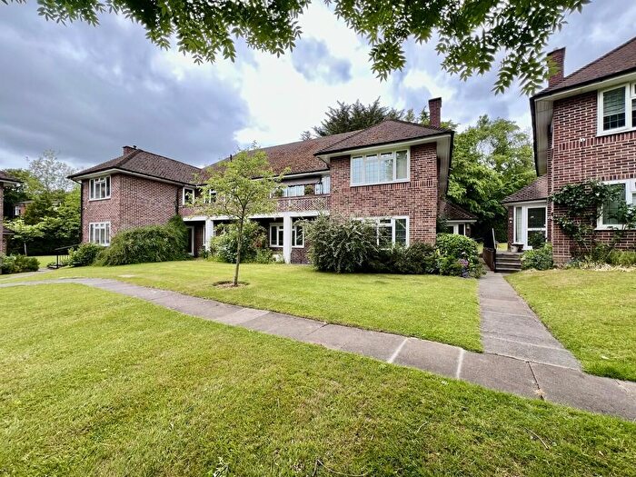 2 Bedroom Ground Maisonette To Rent In The Glen, Northwood, HA6