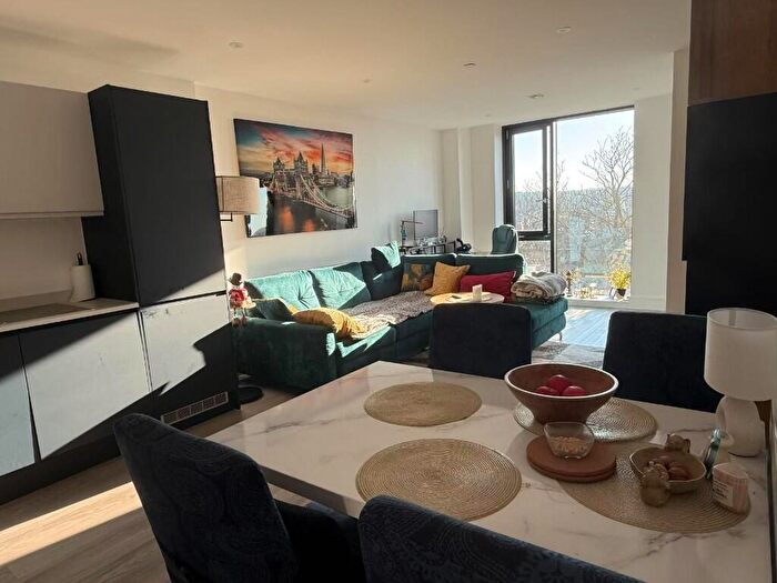 1 Bedroom Flat To Rent In Garrison Point, Whiffens Avenue, Gillingham, Kent, ME4