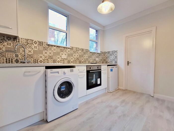 Studio To Rent In Fordwych Road, London, NW2