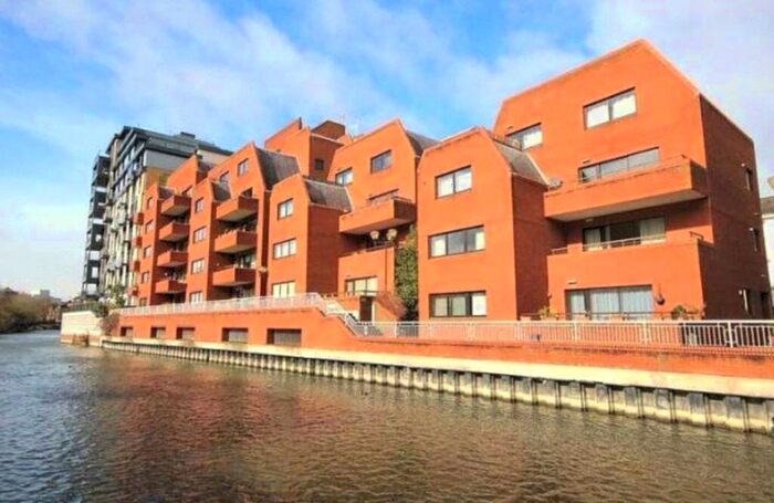 1 Bedroom Maisonette To Rent In Selborne Court, Reading, Berkshire, RG1