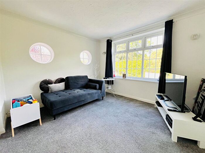 3 Bedroom Detached House For Sale In De Quincey Road, West Timperley, Altrincham, WA14