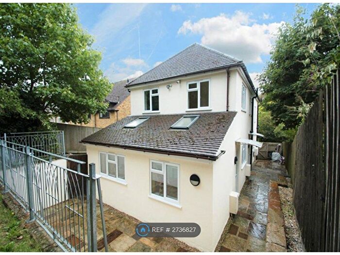 2 Bedroom Maisonette To Rent In London Road, High Wycombe, HP11