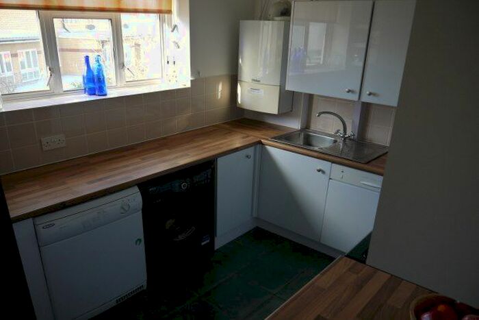 2 Bedroom Flat To Rent In Gavestone Road, London, SE12