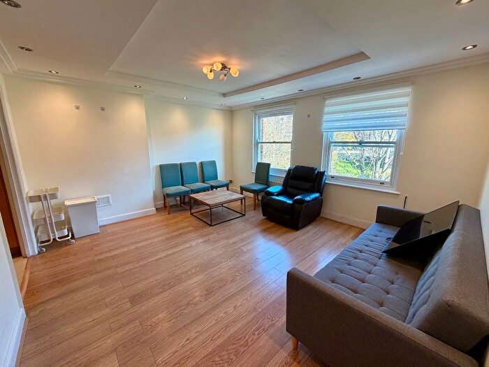 2 Bedroom Flat For Sale In Finchley Road, London, NW3