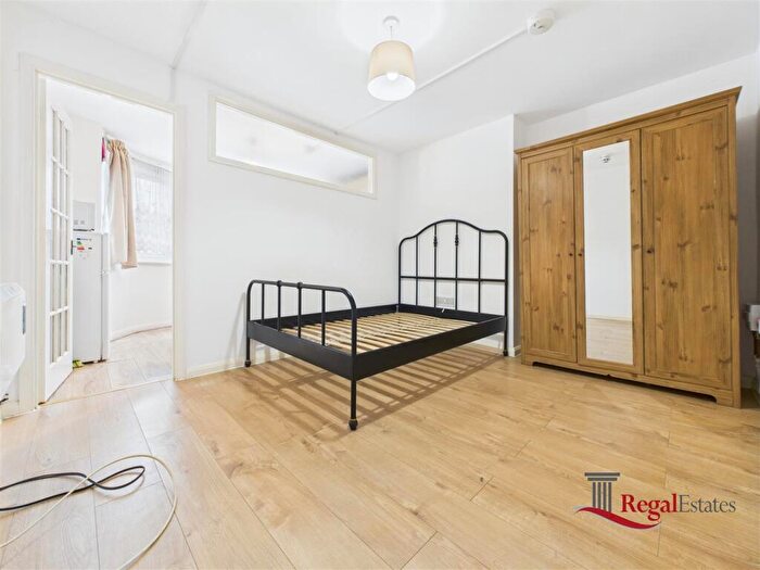 1 Bedroom Flat To Rent In Heathfield Gardens, London, NW11