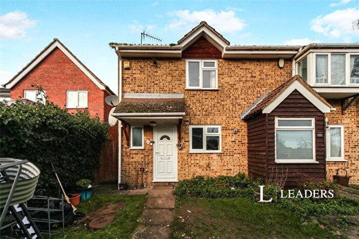 3 Bedroom End Of Terrace House For Sale In Halleys Way, Houghton Regis, Dunstable, LU5