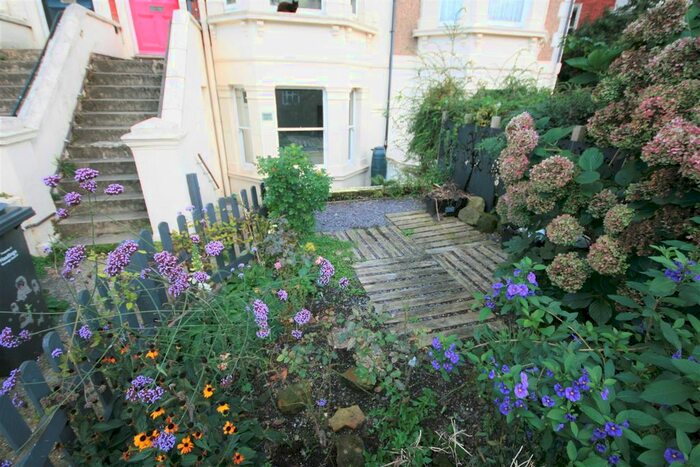 2 Bedroom Flat To Rent In De Cham Road, St. Leonards-On-Sea, TN37