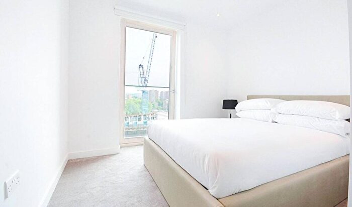 2 Bedroom Flat To Rent In Trafalgar Place, Elephant And Castle, London, SE17