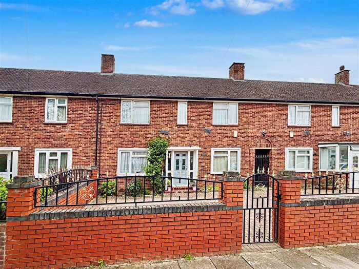 3 Bedroom Terraced House For Sale In Prestwick Close, Norwood Green, UB2