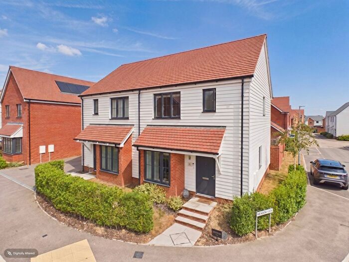 3 Bedroom Semi Detached House For Sale In Meadow View, Sellindge, TN25