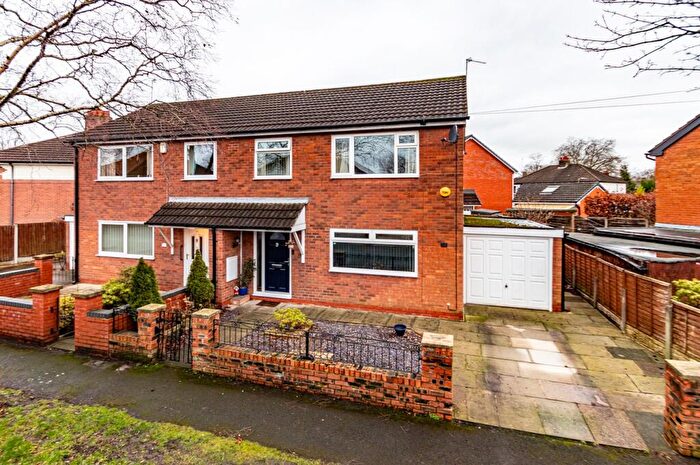 3 Bedroom Semi-Detached House For Sale In Sevenoaks Avenue, Davyhulme, Manchester, M41