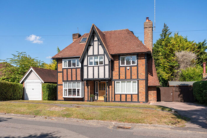 4 Bedroom Detached House For Sale In Chichester Road, Dorking, RH4