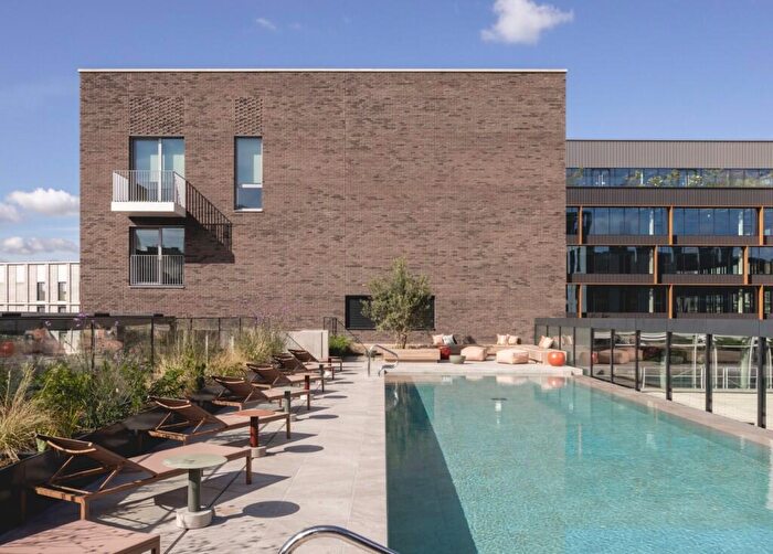 2 Bedroom Apartment To Rent In Nine Elms Lane, London, SW11