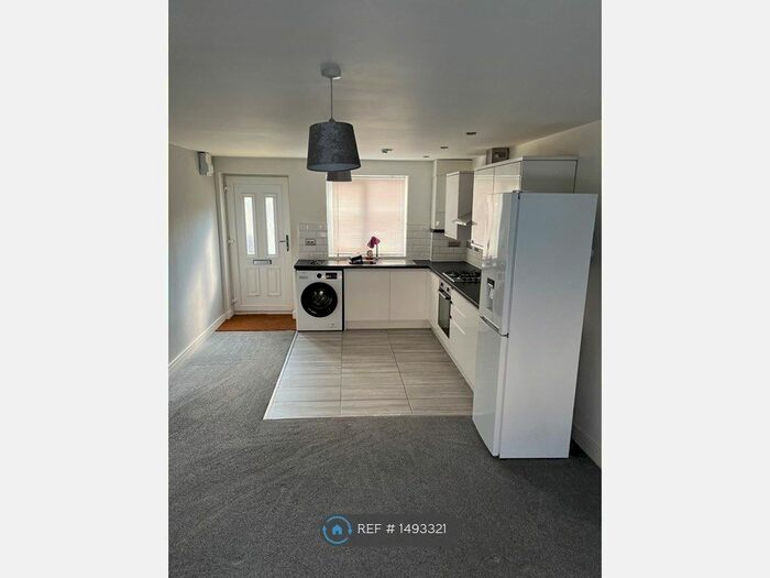 1 Bedroom Flat To Rent In Mavistan House, Swindon, SN1