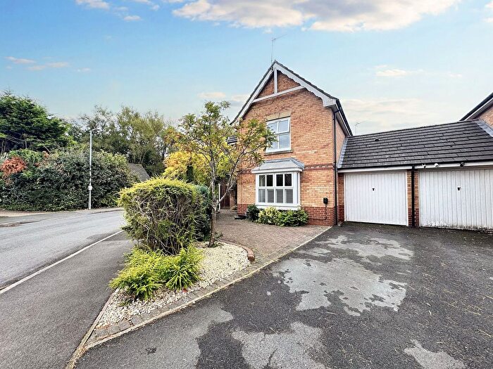 3 Bedroom Link Detached House For Sale In Amberhill Way, Worsley, M28