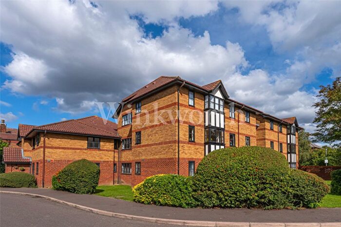 2 Bedroom Flat For Sale In Woodvale Way, London, NW11
