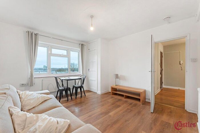 1 Bedroom Apartment For Sale In Moreton Close, London, E5