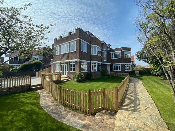 2 Bedroom Flat To Rent In Winchelsea Gardens, Worthing, BN11