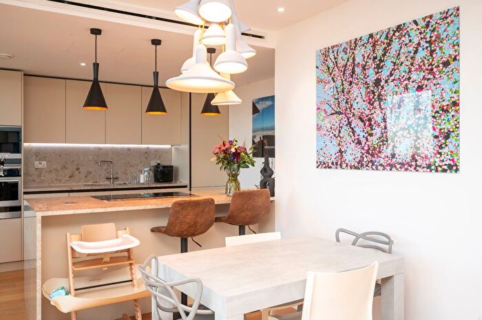 3 Bedroom Flat To Rent In Admiralty House, Vaughan Way, E1W