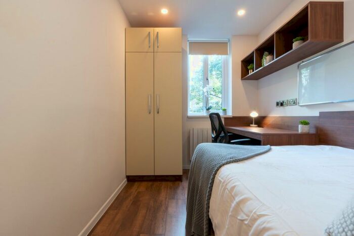 4 Bedroom Block Of Apartments To Rent In Eskdale Terrace, Newcastle Upon Tyne, NE2