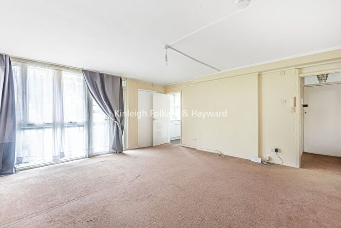 Studio To Rent In Ashbourne Close, London, N12