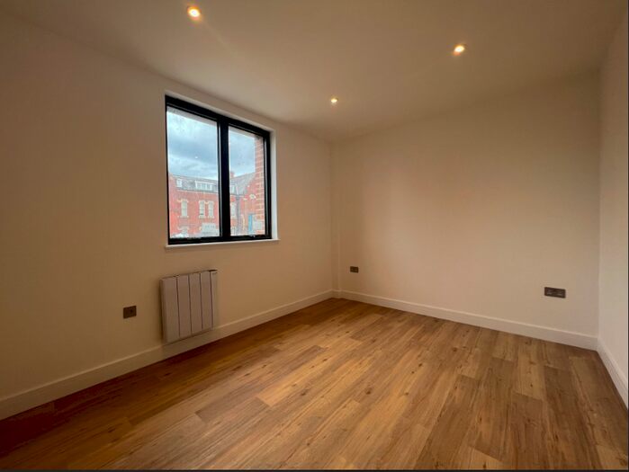 2 Bedroom Flat To Rent In Hillside Place, Farnborough, GU14