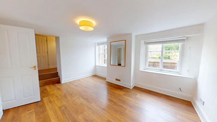 1 Bedroom Flat For Sale In High Street, Kidlington, Oxfordshire, OX5