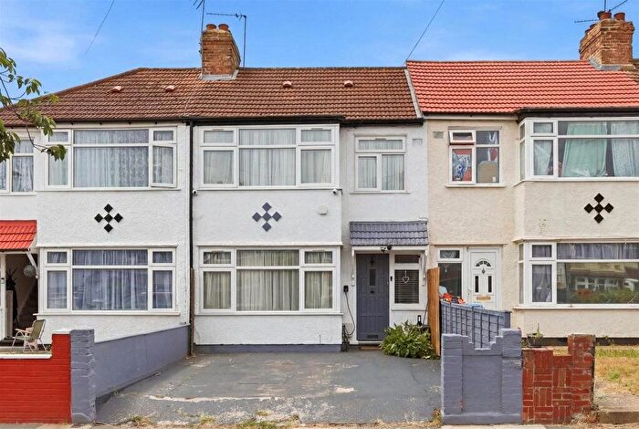 3 Bedroom Terraced House For Sale In Dell Road, Enfield, Middlesex, EN3