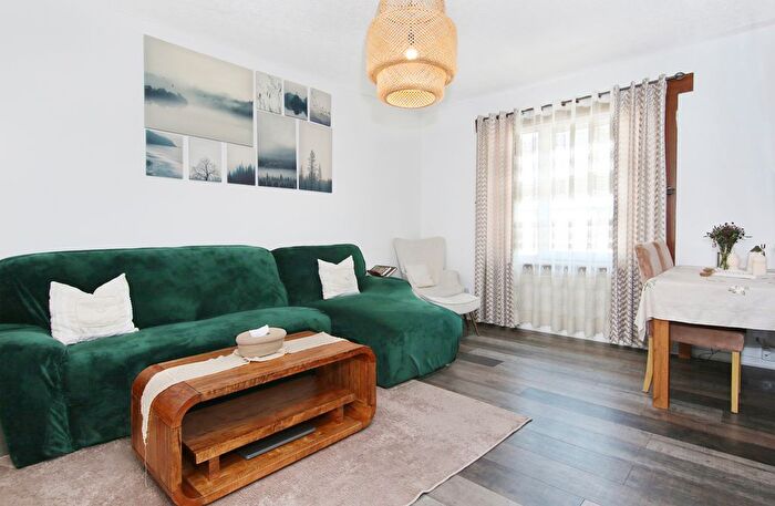 2 Bedroom Flat For Sale In Kennington Avenue, Loanhead, EH20