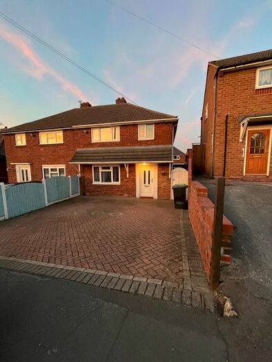 3 Bedroom Semi-Detached House To Rent In Hollies Road, Tividale, Oldbury, B69