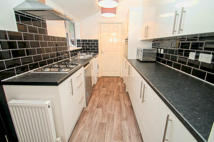5 Bedroom Terraced House To Rent In Burley Road, Burley, Leeds, LS4