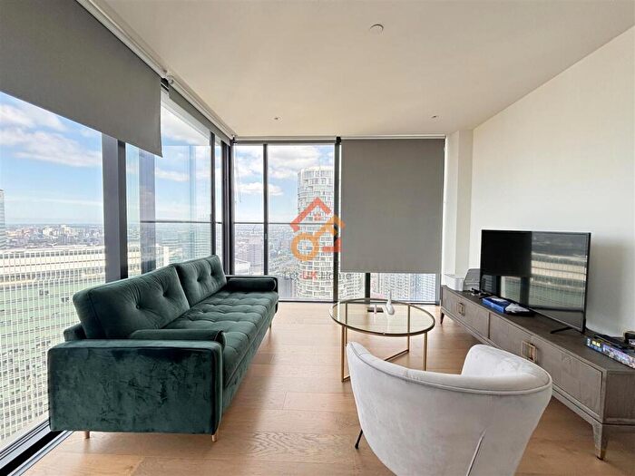 3 Bedroom Flat To Rent In Hampton Tower, Marsh Wall, London, E14