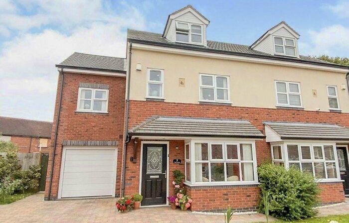 4 Bedroom Semi-Detached House To Rent In The Loxleys, Birmingham, B28