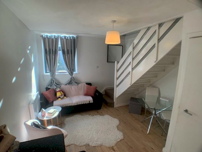 1 Bedroom Apartment To Rent In The Chandlers, Leeds City Centre, LS2