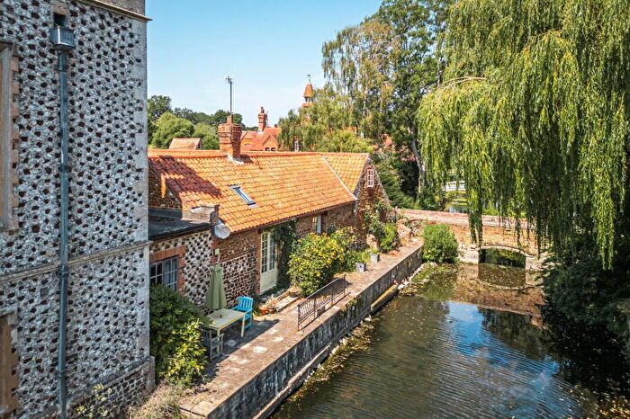3 Bedroom Detached House For Sale In Enchanting Family Home In Old Hunstanton, PE36