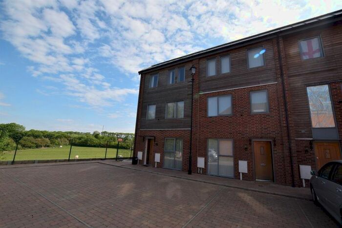 4 Bedroom Terraced House To Rent In Sangha Close, Leicester, LE3