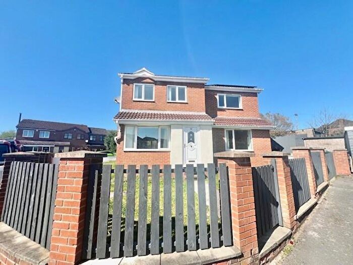 4 Bedroom House To Rent In Torridon Crescent, Bradford, BD6