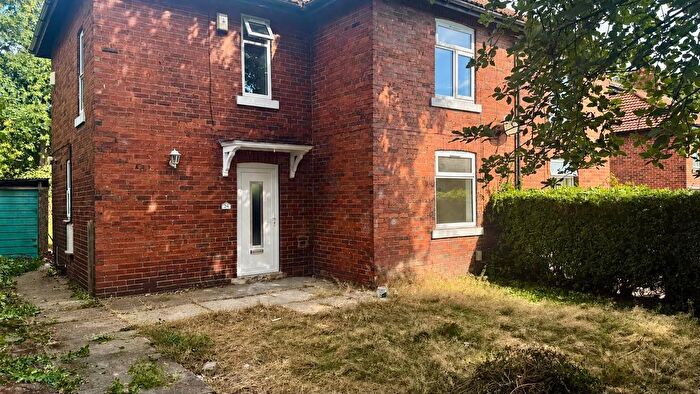3 Bedroom Semi Detached House To Rent In Castle Mount, Dewsbury, WF12