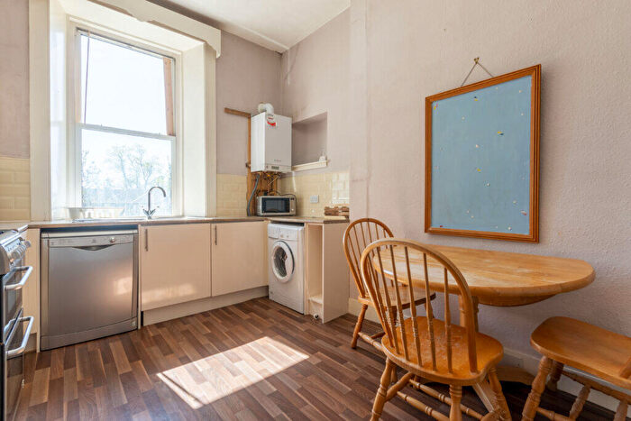 3 Bedroom Flat To Rent In L – South Oxford Street, Edinburgh, EH8