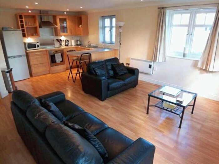 2 Bedroom Flat To Rent In Brackenhurst Place, Moortown, Leeds, West Yorkshire, LS17