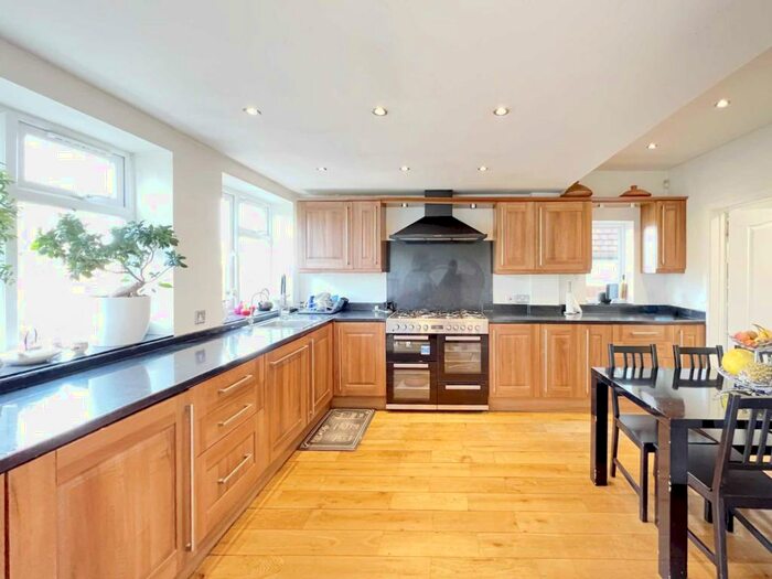 4 Bedroom Detached House To Rent In Wilton Grove, New Malden, KT3