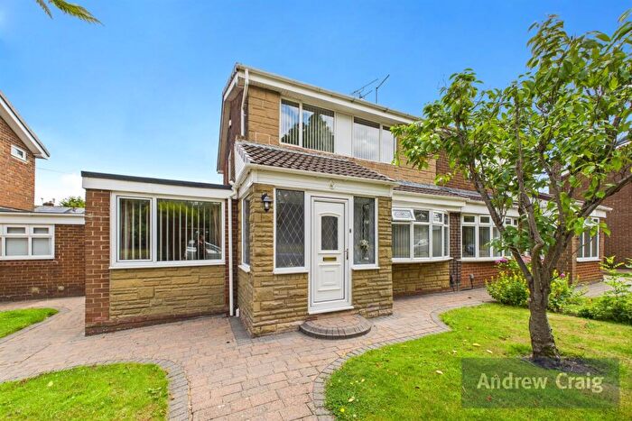 3 Bedroom Semi-Detached House For Sale In Durham Drive, Jarrow, NE32