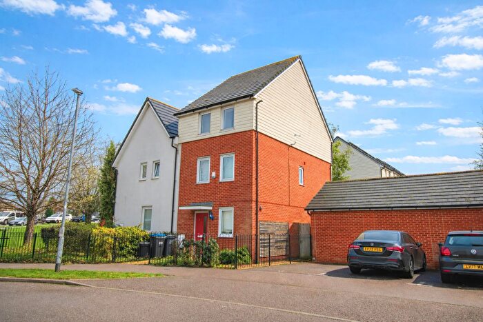 3 Bedroom Semi Detached House For Sale In Bowhill Way, Harlow, CM20