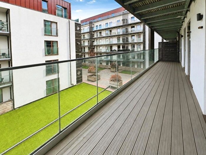 2 Bedroom Flat For Sale In Farnborough Road, Farnborough, Hampshire, GU14
