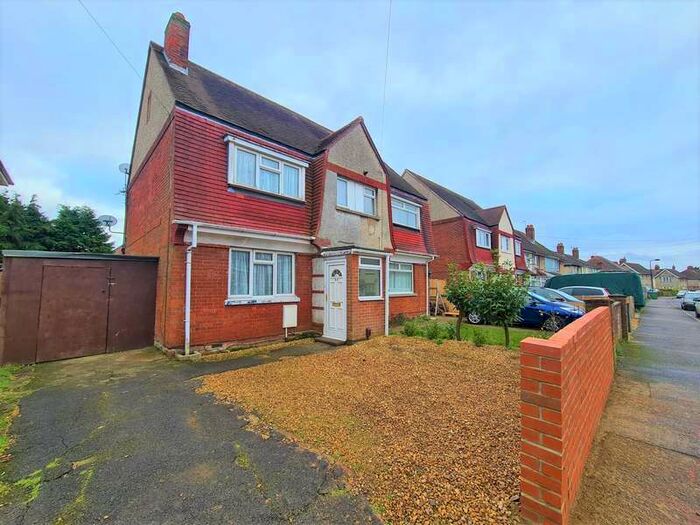 2 Bedroom Semi-Detached House To Rent In Acacia Road, Merryoak, SO19