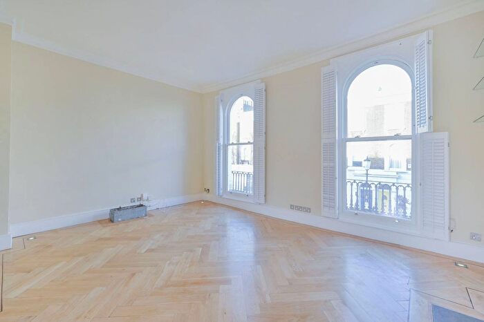3 Bedroom Flat To Rent In Oakley Gardens, Chelsea, London, SW3