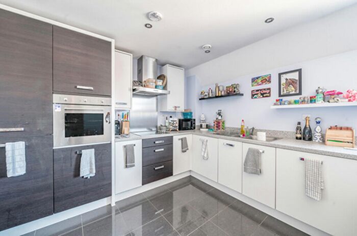 2 Bedroom Apartment To Rent In Flycatcher Keep, RG12