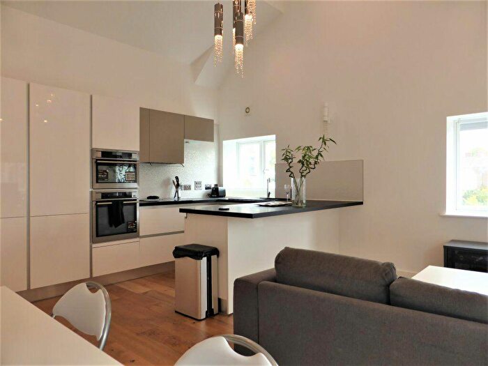 3 Bedroom Flat To Rent In Florence Road -, P15