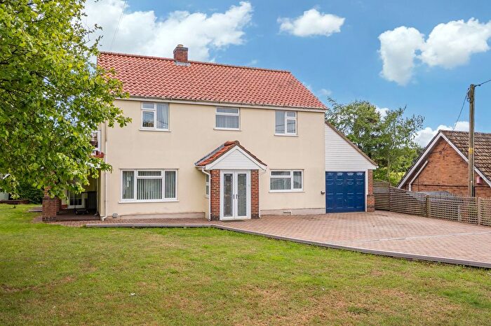 3 Bedroom Detached House For Sale In Old Mill Road, Roughton, NR11