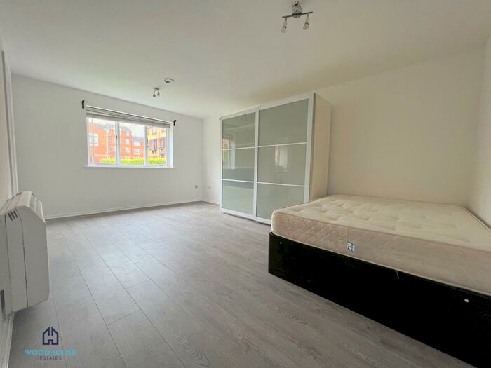 Studio To Rent In Blackdown Close, London, N2